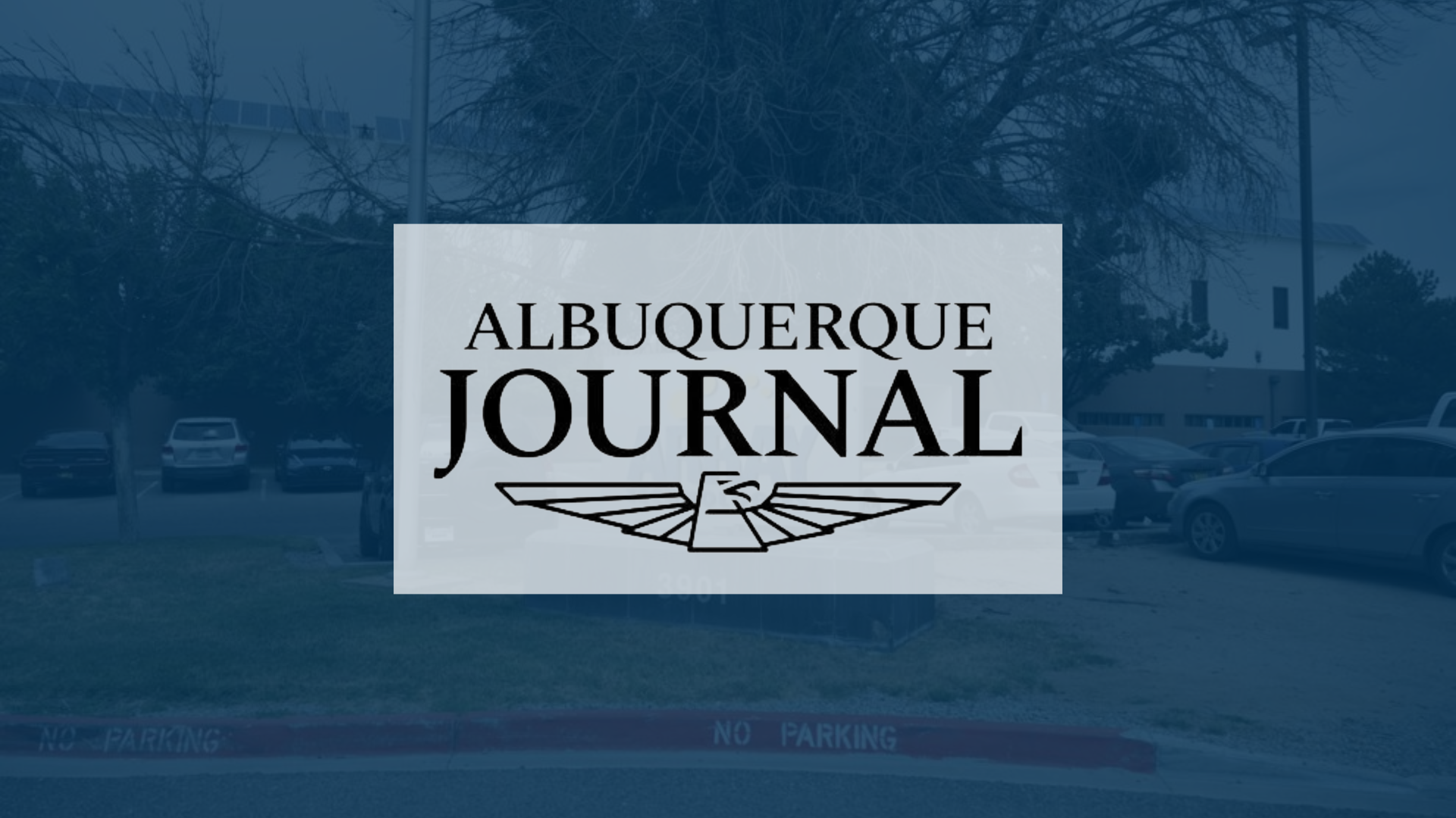 파란색 배경에 대한 앨버 커키 저널 로고